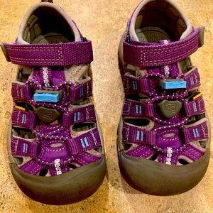 Keen Girls 9M Like New Purple